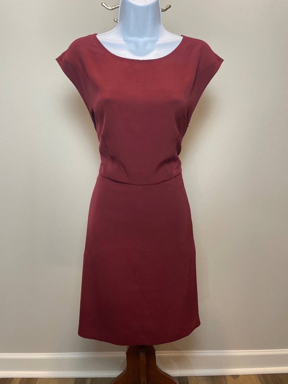 LOFT Sz 8 Burgundy Sleeveless Sheath Dress V‑Back Detail Tie Wasit Fully Lined